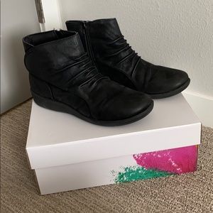 Clarks ‘Sillian Chell’ black ankle boots